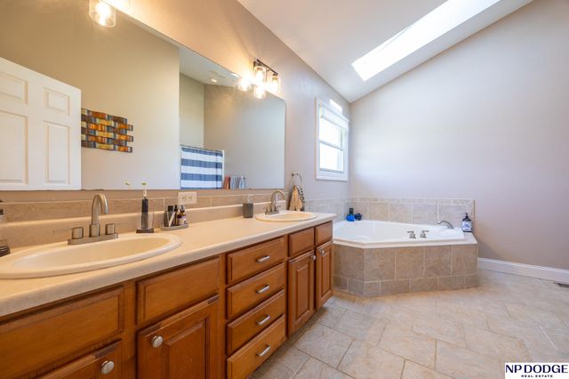 18301 NW 84Th Street, Raymond, NE 68428