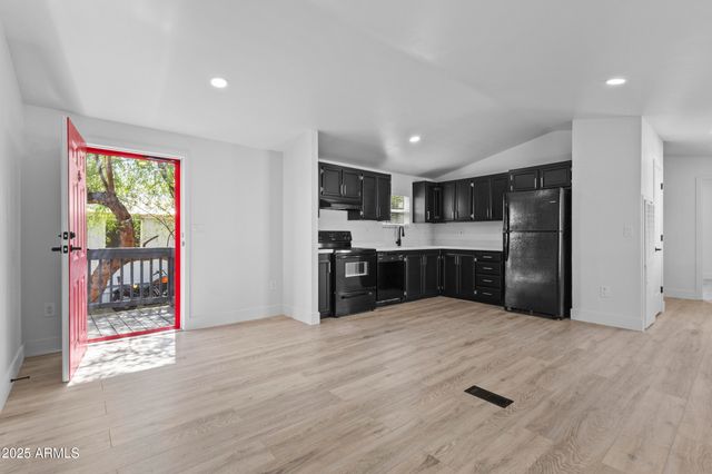 1123 W Summerside Road, Phoenix, AZ 85041