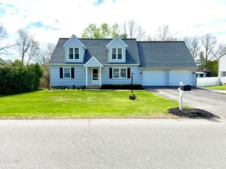 15 Wynnefield Drive, South Glens Falls, NY 12803