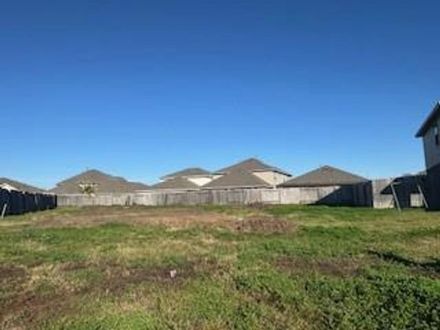 9 Riverwood Circle Court, Angleton, TX 77515