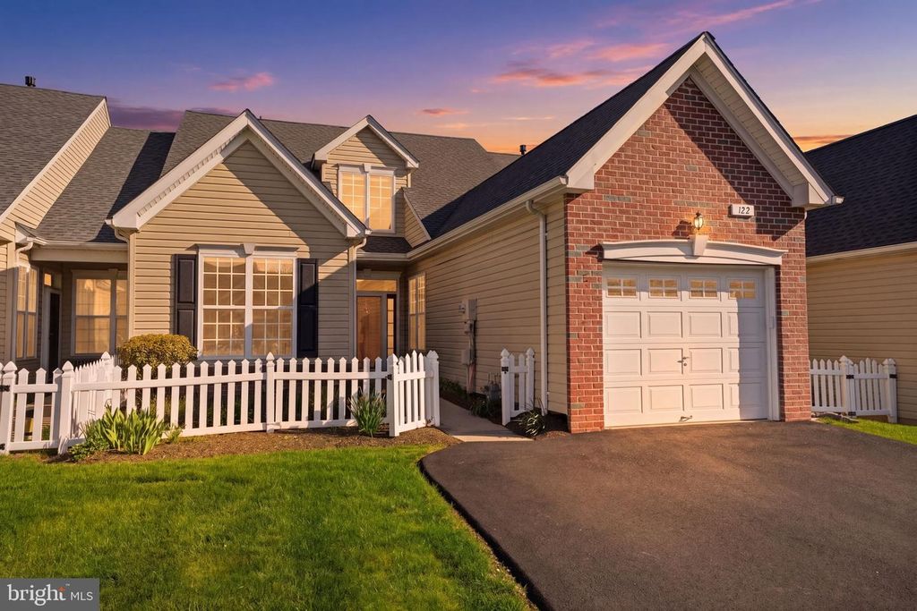 122 DEVONSHIRE WAY, Sellersville, PA 18960