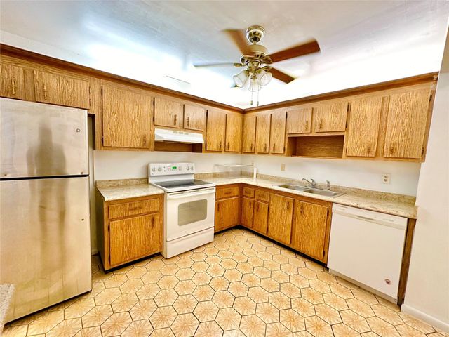8900 W SAMPLE Road 106, Coral Springs, FL 33065