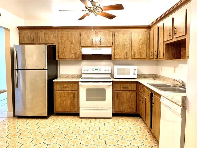 8900 W SAMPLE Road 106, Coral Springs, FL 33065