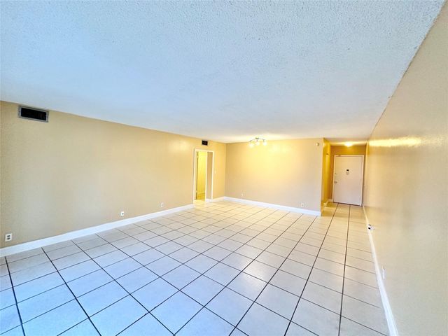 8900 W SAMPLE Road 106, Coral Springs, FL 33065