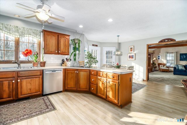 185 Quaker Farms Road, Oxford, CT 06478