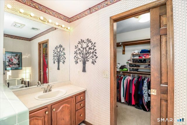 185 Quaker Farms Road, Oxford, CT 06478