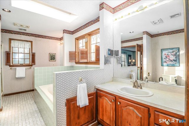 185 Quaker Farms Road, Oxford, CT 06478