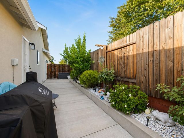 6518 Markley Way, Carmichael, CA 95608