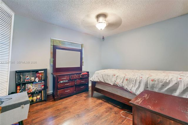 10100 SW 50th Ct, Cooper City, FL 33328