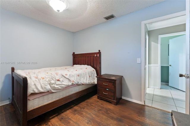 10100 SW 50th Ct, Cooper City, FL 33328