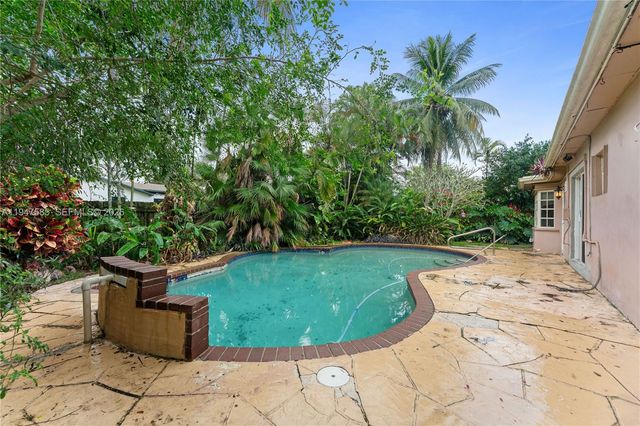 10100 SW 50th Ct, Cooper City, FL 33328