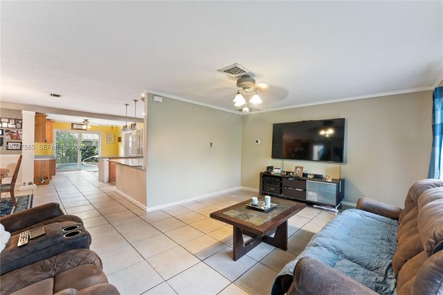 10100 SW 50th Ct, Cooper City, FL 33328