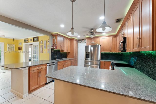 10100 SW 50th Ct, Cooper City, FL 33328