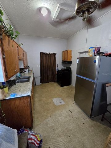 601 W BAKER STREET, Plant City, FL 33563