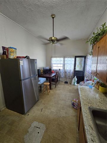 601 W BAKER STREET, Plant City, FL 33563