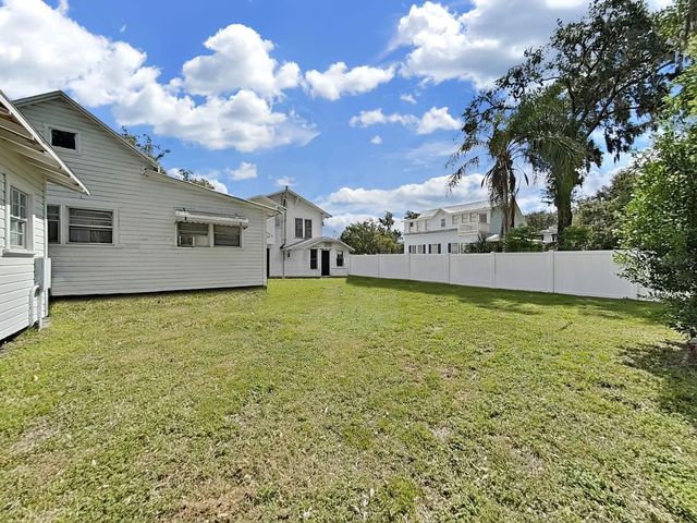 601 W BAKER STREET, Plant City, FL 33563