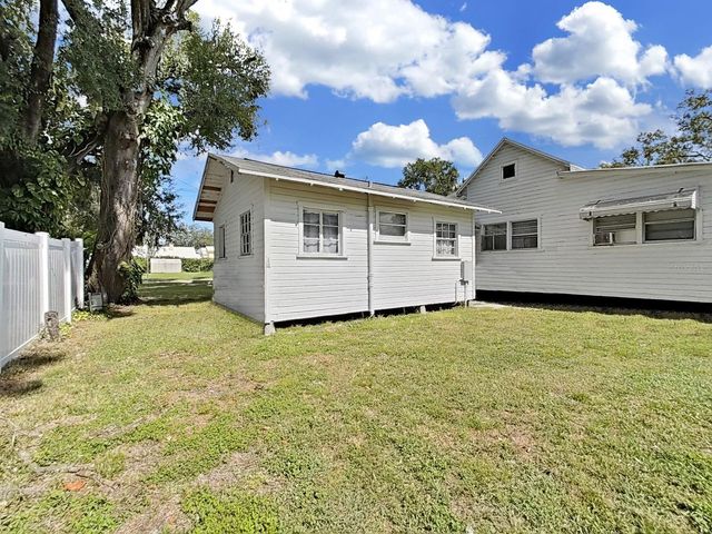 601 W BAKER STREET, Plant City, FL 33563