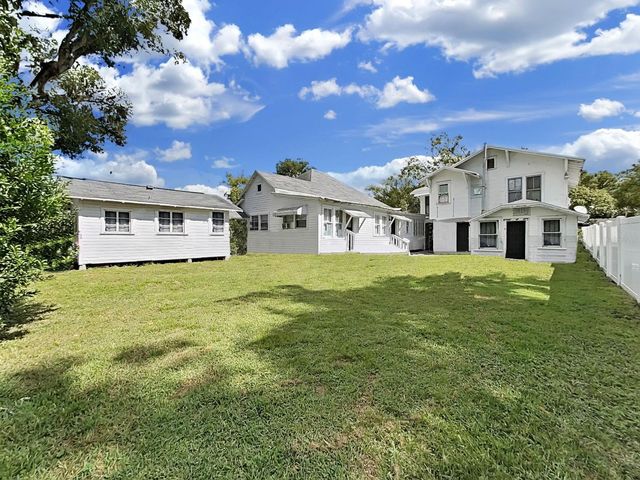 601 W BAKER STREET, Plant City, FL 33563