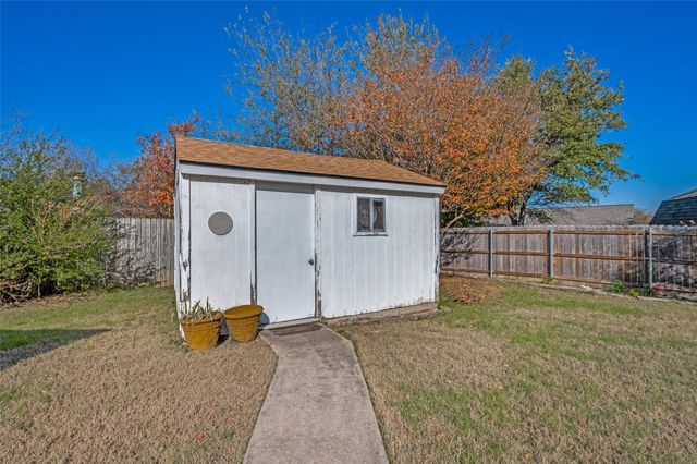 755 Tumbleweed Court, Fort Worth, TX 76108