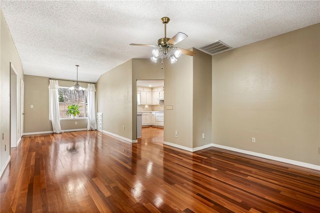 3231 N Kendall Drive, Fayetteville, AR 72704