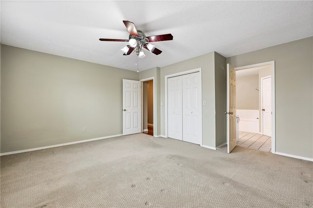 3231 N Kendall Drive, Fayetteville, AR 72704