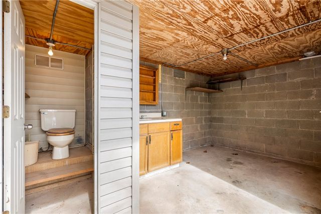 3231 N Kendall Drive, Fayetteville, AR 72704