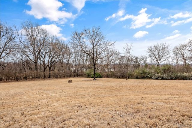 3231 N Kendall Drive, Fayetteville, AR 72704