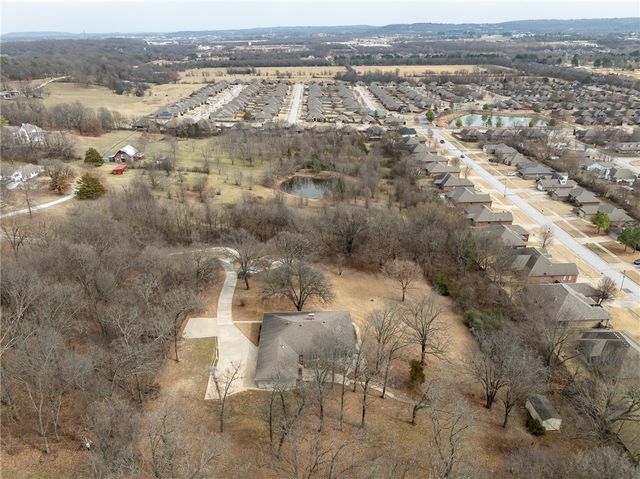 3231 N Kendall Drive, Fayetteville, AR 72704