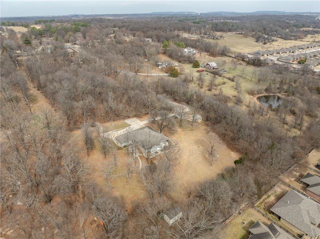 3231 N Kendall Drive, Fayetteville, AR 72704