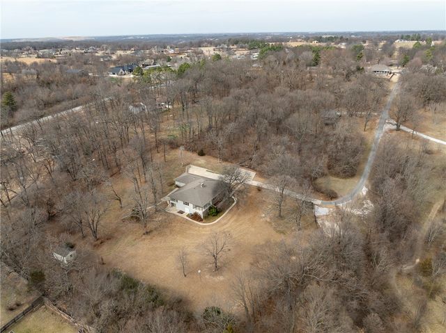 3231 N Kendall Drive, Fayetteville, AR 72704