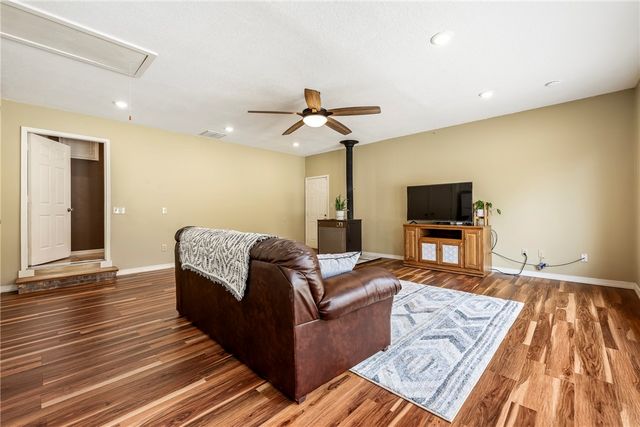 3231 N Kendall Drive, Fayetteville, AR 72704