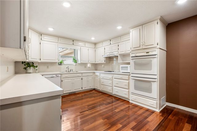 3231 N Kendall Drive, Fayetteville, AR 72704