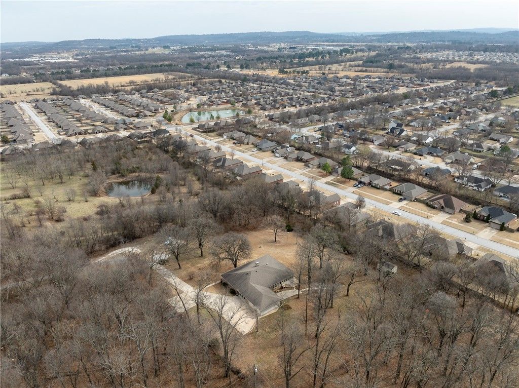 3231 N Kendall Drive, Fayetteville, AR 72704