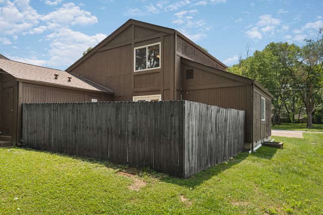 522 Doral Country Dr, Nashville, TN 37221