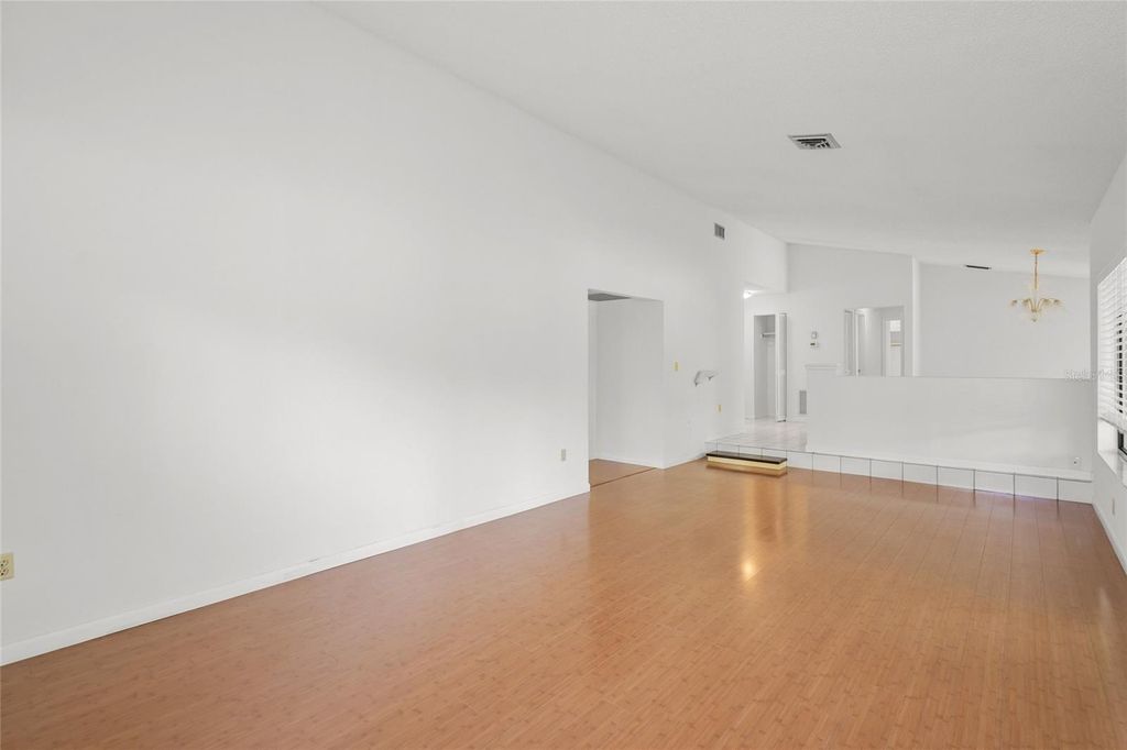 Image 13 of property listing at 4238 CARRIAGE DRIVE 46, Sarasota, FL 34241