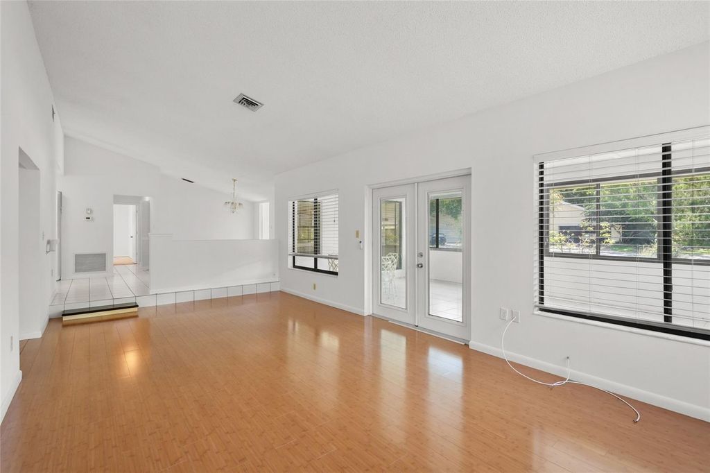 Image 15 of property listing at 4238 CARRIAGE DRIVE 46, Sarasota, FL 34241