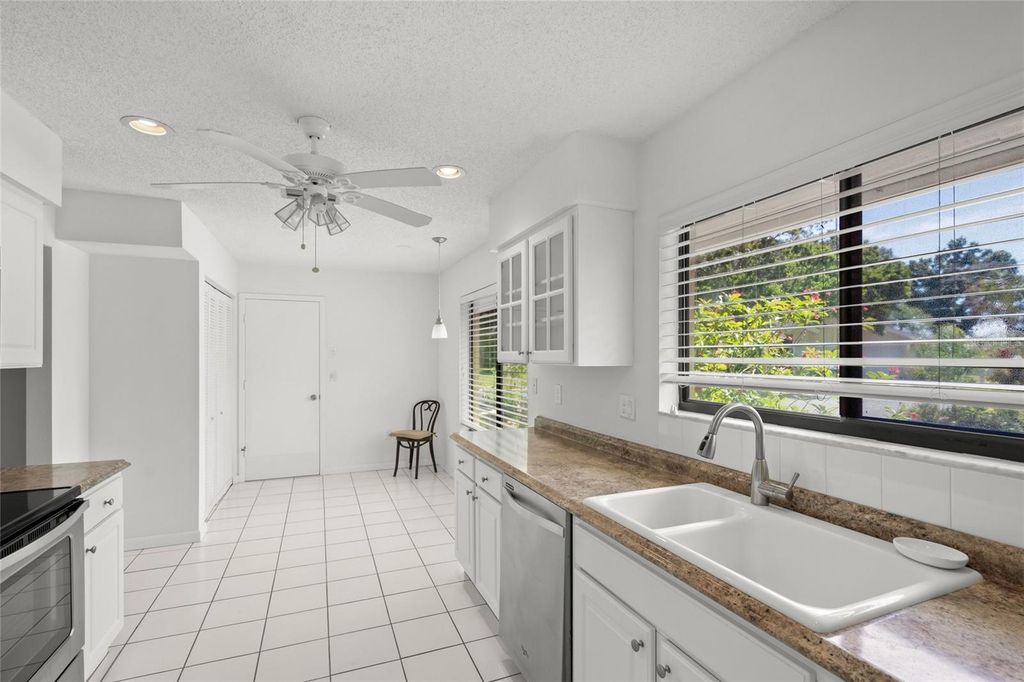 Image 19 of property listing at 4238 CARRIAGE DRIVE 46, Sarasota, FL 34241