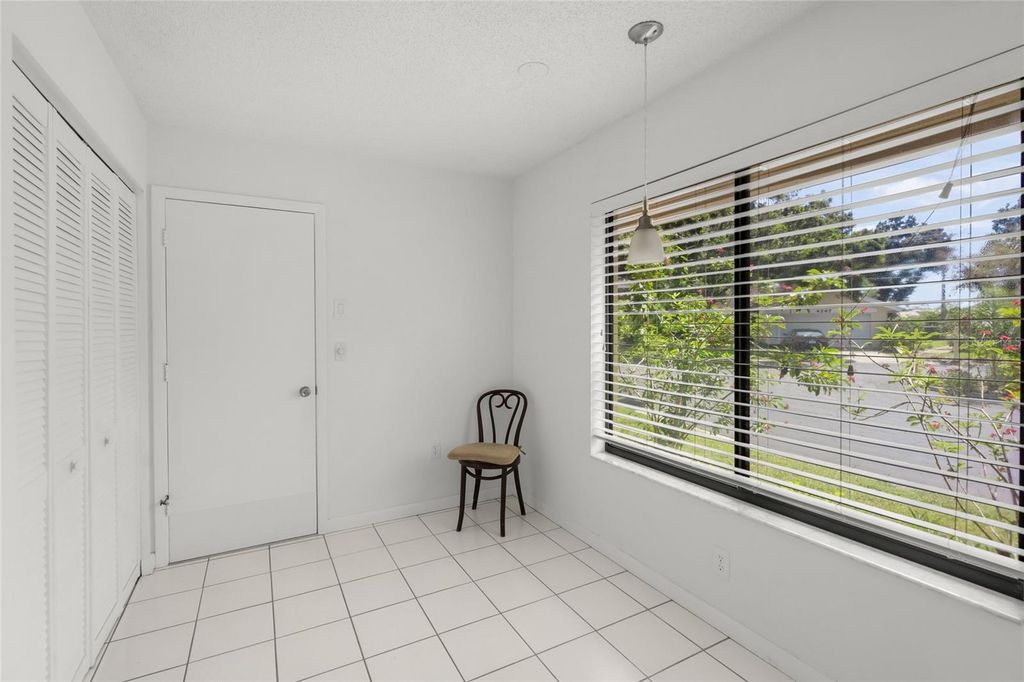 Image 20 of property listing at 4238 CARRIAGE DRIVE 46, Sarasota, FL 34241