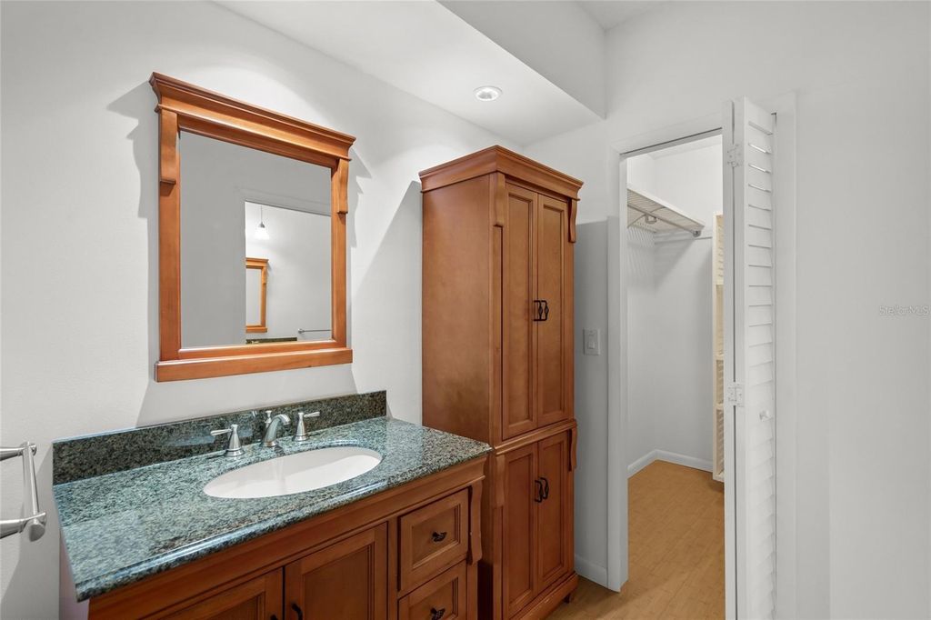 Image 32 of property listing at 4238 CARRIAGE DRIVE 46, Sarasota, FL 34241