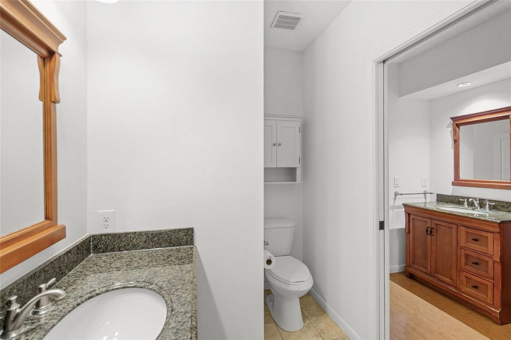 Image 34 of property listing at 4238 CARRIAGE DRIVE 46, Sarasota, FL 34241