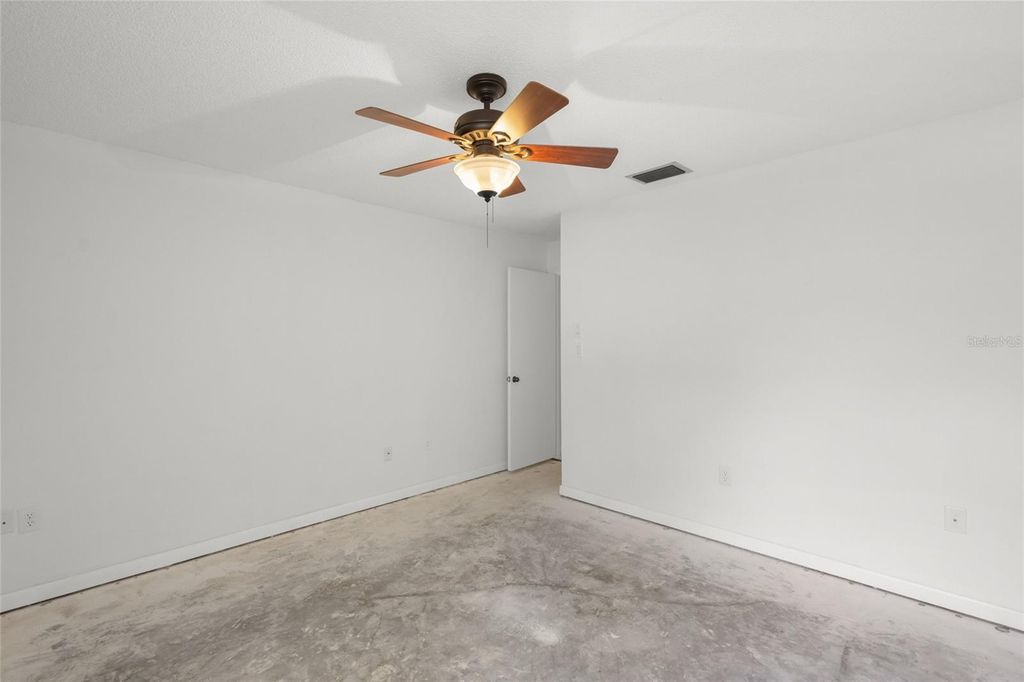 Image 39 of property listing at 4238 CARRIAGE DRIVE 46, Sarasota, FL 34241