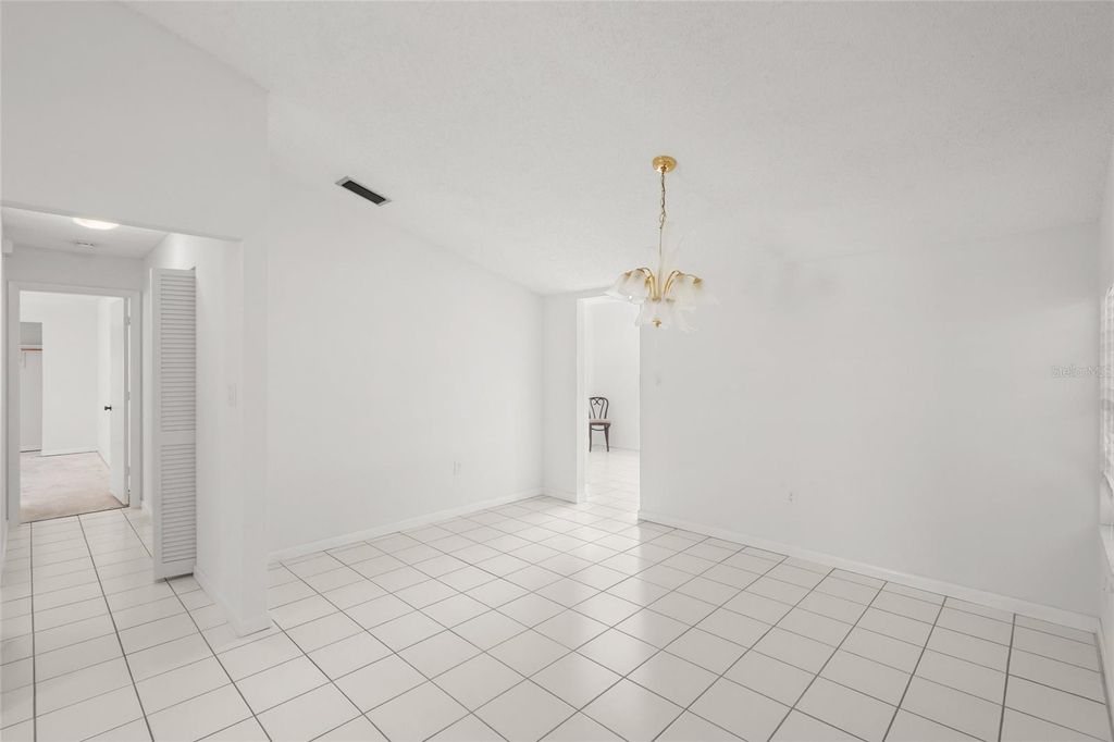 Image 9 of property listing at 4238 CARRIAGE DRIVE 46, Sarasota, FL 34241