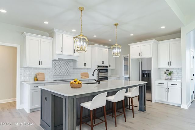 119 Dalton Dr, Fisherville, KY 40023