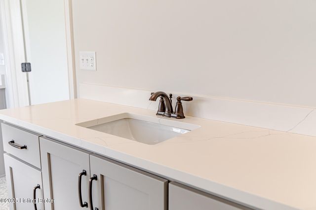 119 Dalton Dr, Fisherville, KY 40023