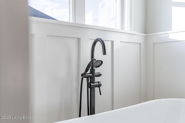 119 Dalton Dr, Fisherville, KY 40023