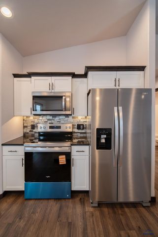 619 BULL RUN DR, Box Elder, SD 57719