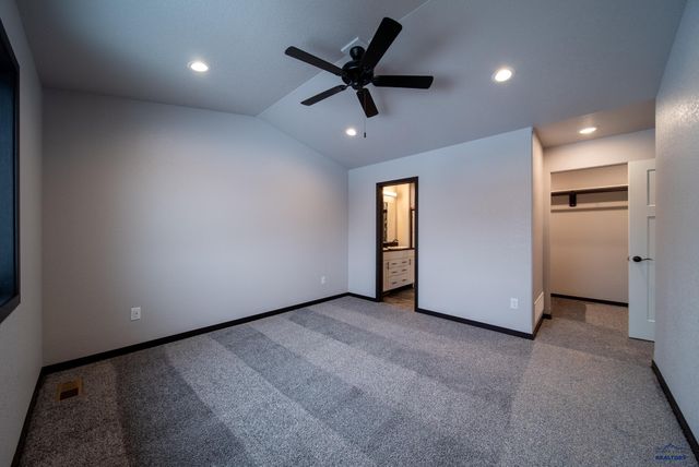 619 BULL RUN DR, Box Elder, SD 57719
