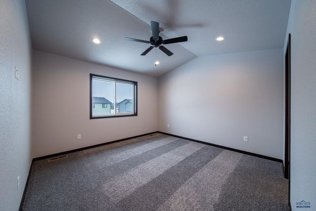 619 BULL RUN DR, Box Elder, SD 57719