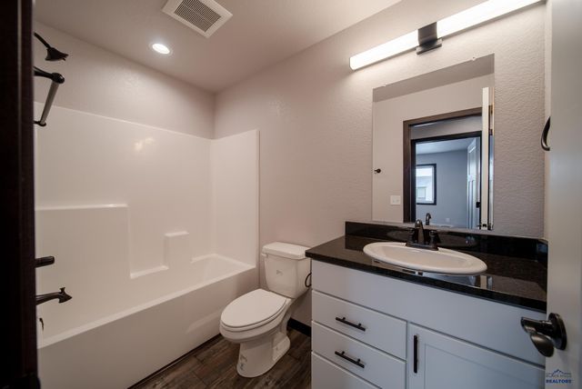 619 BULL RUN DR, Box Elder, SD 57719
