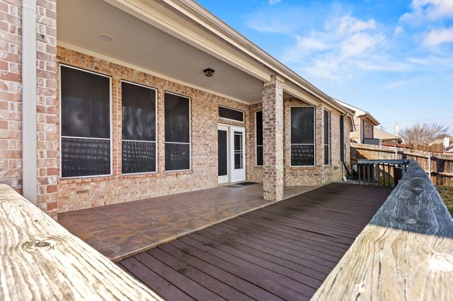 311 Park Crest Avenue, Euless, TX 76039